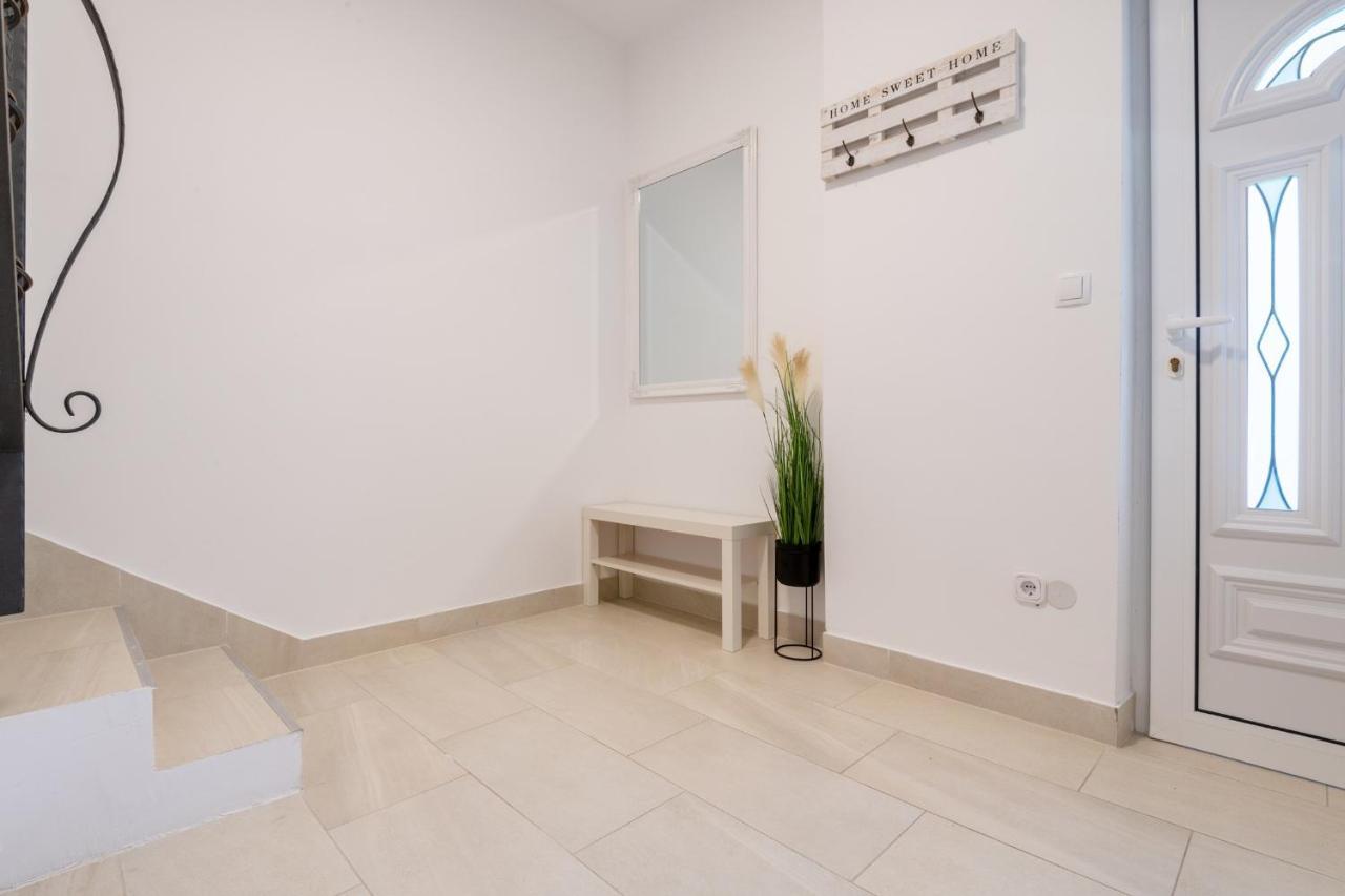 Familia Apartment