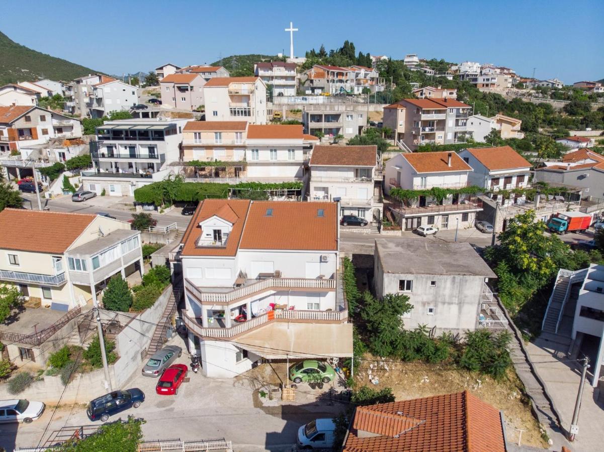Familia * Neum